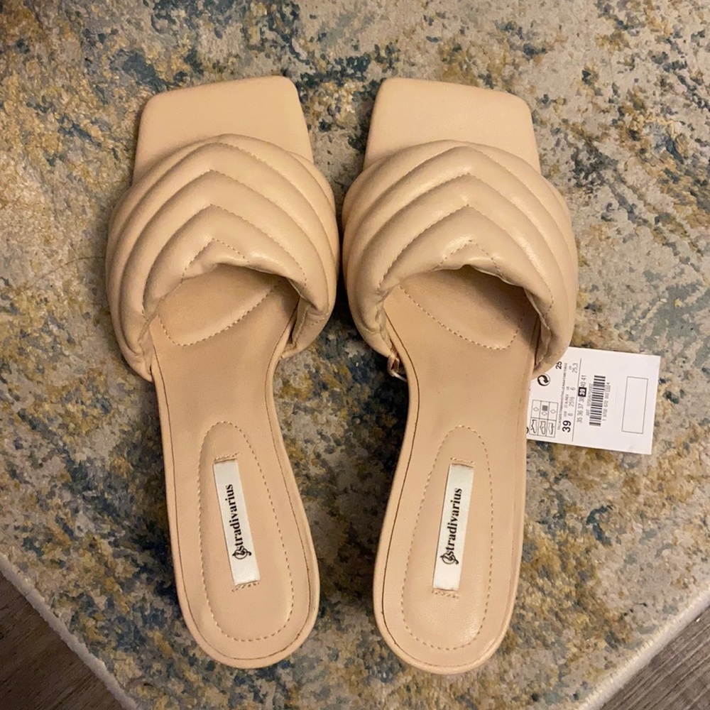 Stradivarius quilted mules in beige - new!